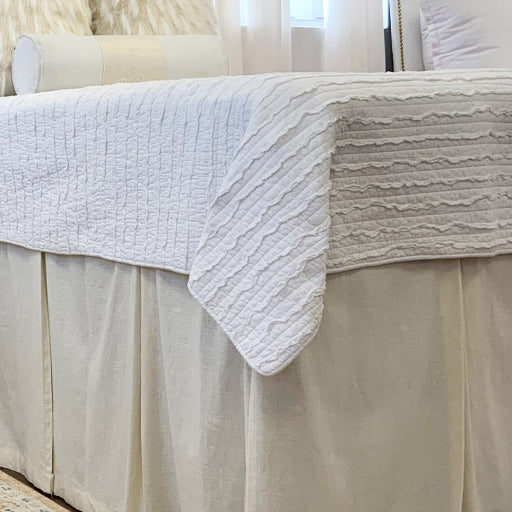 Blake Ruffled Quilt Set - White (Twin)